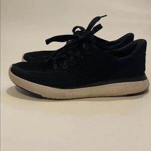 Kizik Black Lima Athletic Shoes